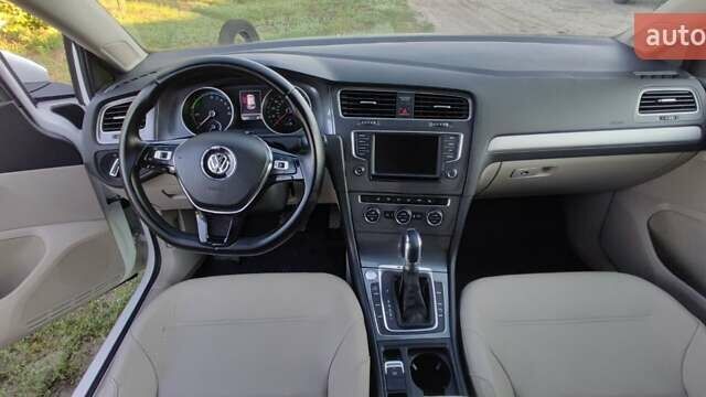 Білий Фольксваген Гольф, об'ємом двигуна 0 л та пробігом 133 тис. км за 8100 $, фото 13 на Automoto.ua