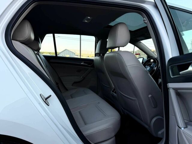 Белый Фольксваген Гольф, объемом двигателя 1.8 л и пробегом 73 тыс. км за 6000 $, фото 12 на Automoto.ua