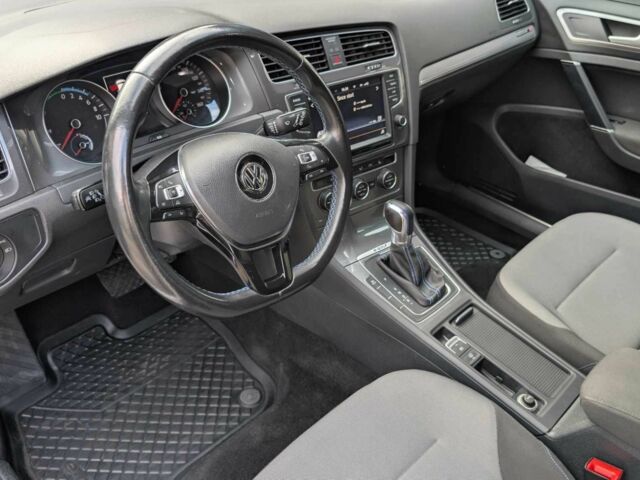 Білий Фольксваген Гольф, об'ємом двигуна 0 л та пробігом 139 тис. км за 7500 $, фото 8 на Automoto.ua