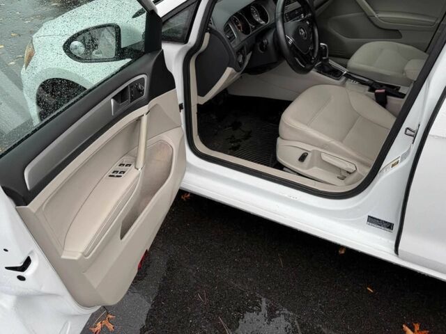 Белый Фольксваген Гольф, объемом двигателя 1.8 л и пробегом 73 тыс. км за 1600 $, фото 10 на Automoto.ua