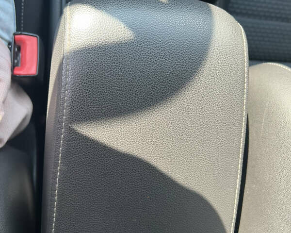 Белый Фольксваген Гольф, объемом двигателя 1.6 л и пробегом 250 тыс. км за 11700 $, фото 37 на Automoto.ua