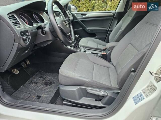 Белый Фольксваген Гольф, объемом двигателя 1.6 л и пробегом 230 тыс. км за 10650 $, фото 14 на Automoto.ua