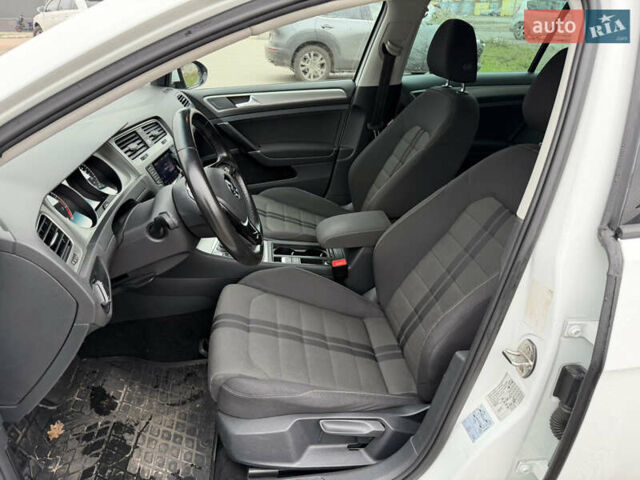 Фольксваген Гольф 2015 у Києві на Automoto.ua Білий Фольксваген Гольф, об'ємом двигуна 1.4 л та пробігом 122 тис. км за 11950 $, фото 6 на Automoto.ua