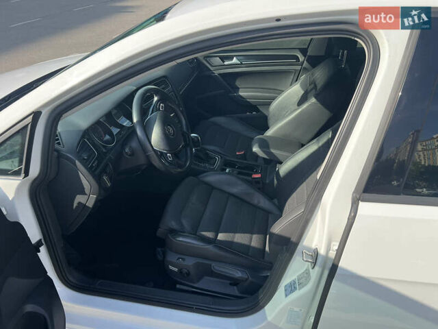 Белый Фольксваген Гольф, объемом двигателя 1.6 л и пробегом 250 тыс. км за 11700 $, фото 25 на Automoto.ua