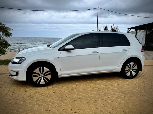 Белый Фольксваген Гольф, объемом двигателя 0 л и пробегом 195 тыс. км за 7700 $, фото 4 на Automoto.ua