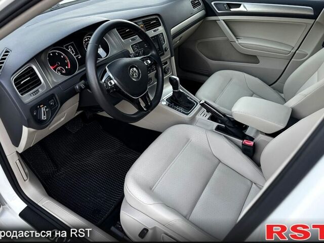 Белый Фольксваген Гольф, объемом двигателя 1.8 л и пробегом 142 тыс. км за 13500 $, фото 6 на Automoto.ua