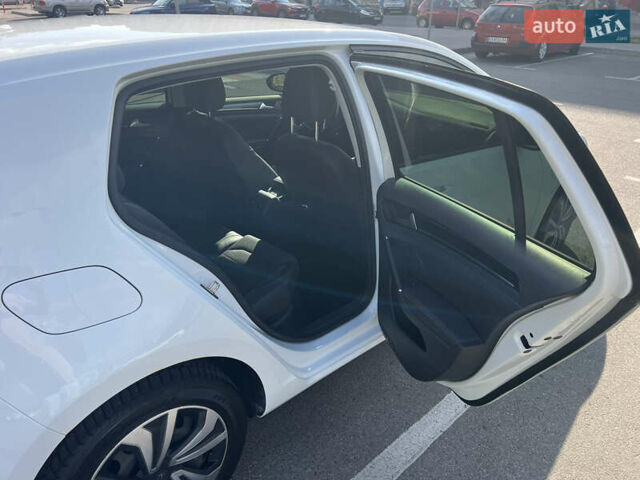 Белый Фольксваген Гольф, объемом двигателя 1.6 л и пробегом 250 тыс. км за 11700 $, фото 21 на Automoto.ua