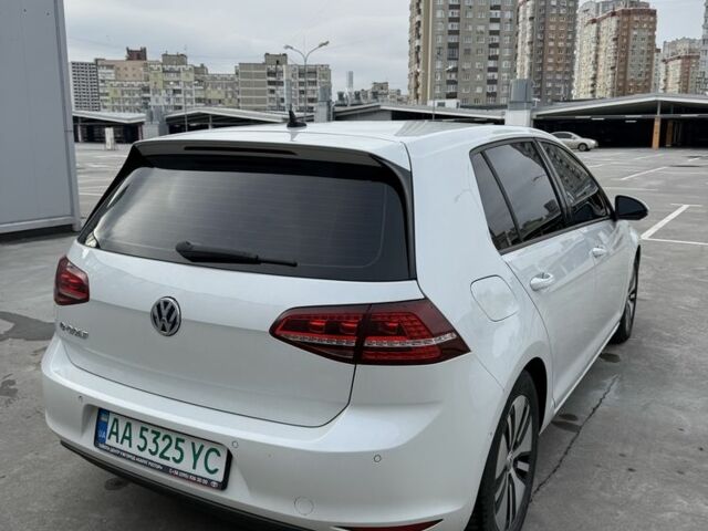 Белый Фольксваген Гольф, объемом двигателя 0 л и пробегом 103 тыс. км за 8350 $, фото 3 на Automoto.ua