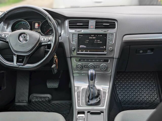 Білий Фольксваген Гольф, об'ємом двигуна 0 л та пробігом 139 тис. км за 7500 $, фото 4 на Automoto.ua