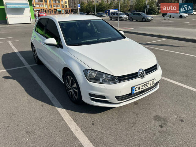 Белый Фольксваген Гольф, объемом двигателя 1.6 л и пробегом 250 тыс. км за 11700 $, фото 4 на Automoto.ua