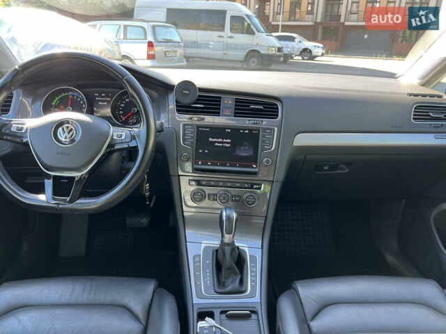 Белый Фольксваген Гольф, объемом двигателя 0 л и пробегом 161 тыс. км за 9700 $, фото 5 на Automoto.ua