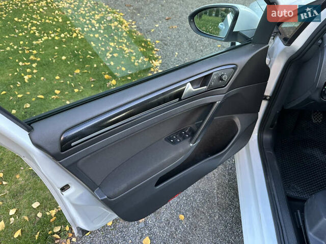 Белый Фольксваген Гольф, объемом двигателя 1.6 л и пробегом 134 тыс. км за 11999 $, фото 13 на Automoto.ua