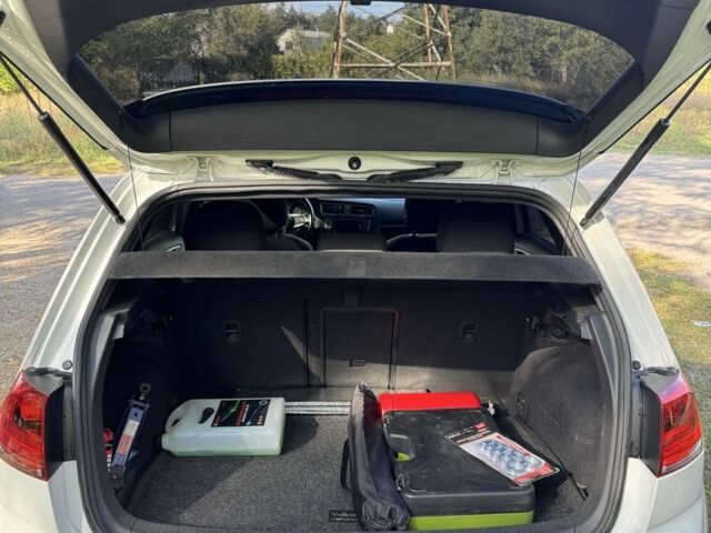 Білий Фольксваген Гольф, об'ємом двигуна 2 л та пробігом 137 тис. км за 12500 $, фото 2 на Automoto.ua