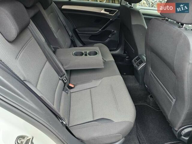 Білий Фольксваген Гольф, об'ємом двигуна 1.6 л та пробігом 230 тис. км за 10900 $, фото 23 на Automoto.ua