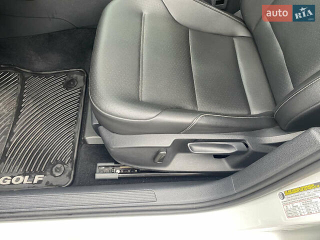 Белый Фольксваген Гольф, объемом двигателя 1.8 л и пробегом 93 тыс. км за 13700 $, фото 15 на Automoto.ua