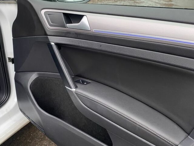 Белый Фольксваген Гольф, объемом двигателя 0 л и пробегом 118 тыс. км за 8600 $, фото 12 на Automoto.ua