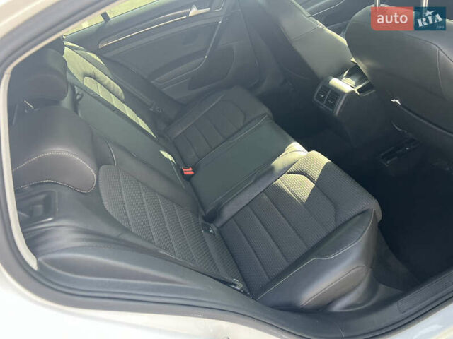 Белый Фольксваген Гольф, объемом двигателя 1.6 л и пробегом 250 тыс. км за 11700 $, фото 22 на Automoto.ua