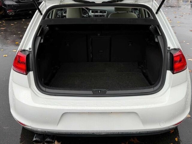 Белый Фольксваген Гольф, объемом двигателя 1.8 л и пробегом 73 тыс. км за 1600 $, фото 6 на Automoto.ua