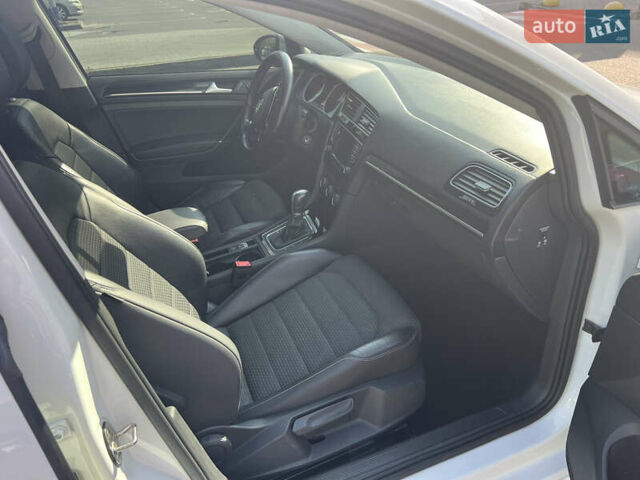 Белый Фольксваген Гольф, объемом двигателя 1.6 л и пробегом 250 тыс. км за 11700 $, фото 17 на Automoto.ua