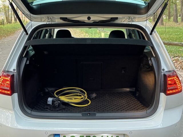 Белый Фольксваген Гольф, объемом двигателя 0 л и пробегом 89 тыс. км за 8450 $, фото 22 на Automoto.ua