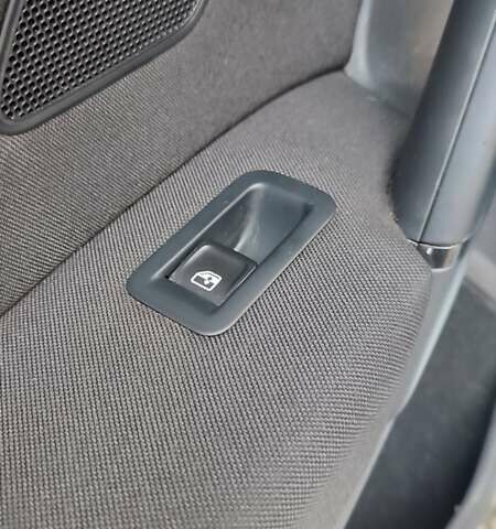 Білий Фольксваген Гольф, об'ємом двигуна 1.6 л та пробігом 221 тис. км за 9650 $, фото 30 на Automoto.ua