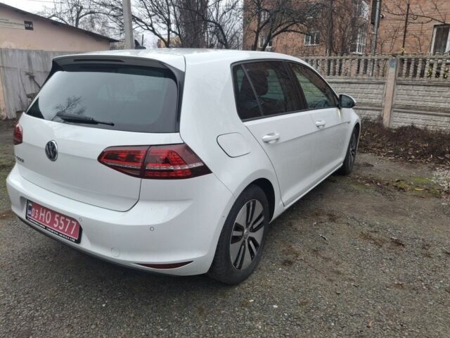 Белый Фольксваген Гольф, объемом двигателя 0 л и пробегом 118 тыс. км за 8800 $, фото 1 на Automoto.ua