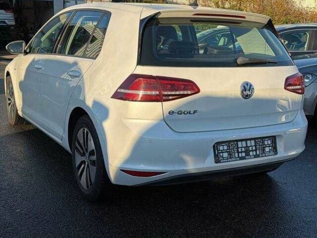 Белый Фольксваген Гольф, объемом двигателя 0 л и пробегом 126 тыс. км за 9300 $, фото 3 на Automoto.ua