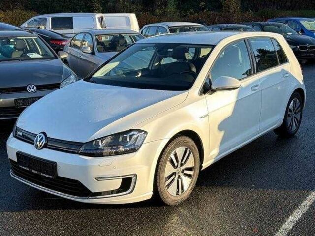 Белый Фольксваген Гольф, объемом двигателя 0 л и пробегом 126 тыс. км за 9300 $, фото 1 на Automoto.ua