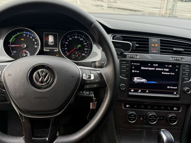 Белый Фольксваген Гольф, объемом двигателя 0 л и пробегом 103 тыс. км за 8350 $, фото 4 на Automoto.ua