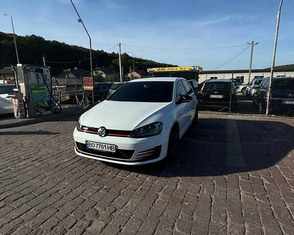 Белый Фольксваген Гольф, объемом двигателя 1.8 л и пробегом 177 тыс. км за 12000 $, фото 3 на Automoto.ua