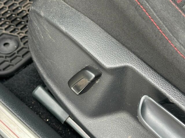 Білий Фольксваген Гольф, об'ємом двигуна 2 л та пробігом 89 тис. км за 14450 $, фото 14 на Automoto.ua