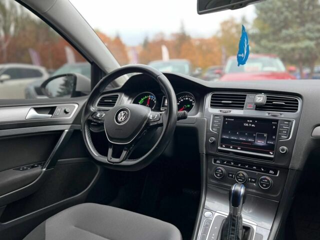 Білий Фольксваген Гольф, об'ємом двигуна 0 л та пробігом 150 тис. км за 9400 $, фото 16 на Automoto.ua