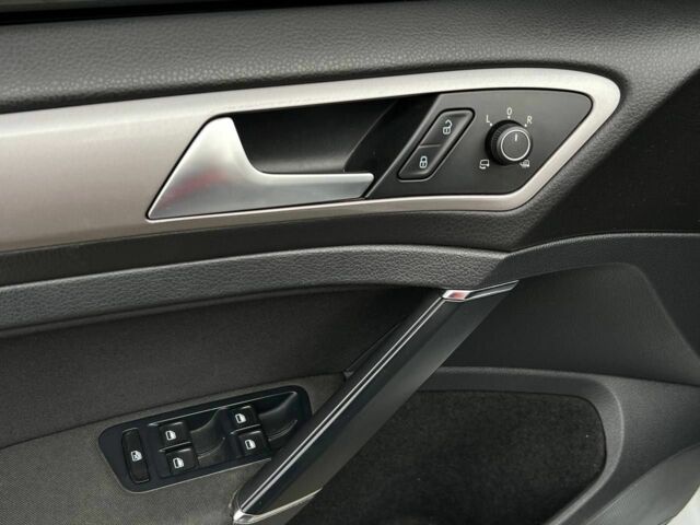 Білий Фольксваген Гольф, об'ємом двигуна 0 л та пробігом 150 тис. км за 9400 $, фото 9 на Automoto.ua