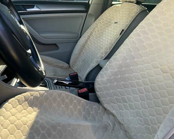 Белый Фольксваген Гольф, объемом двигателя 1.8 л и пробегом 212 тыс. км за 12500 $, фото 7 на Automoto.ua