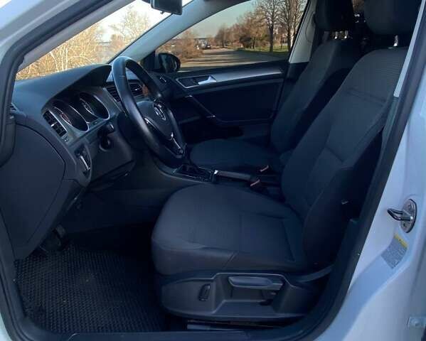 Белый Фольксваген Гольф, объемом двигателя 1.8 л и пробегом 141 тыс. км за 11300 $, фото 17 на Automoto.ua