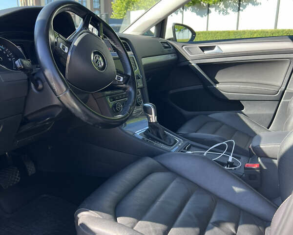 Белый Фольксваген Гольф, объемом двигателя 0 л и пробегом 161 тыс. км за 9700 $, фото 3 на Automoto.ua