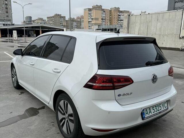 Белый Фольксваген Гольф, объемом двигателя 0 л и пробегом 103 тыс. км за 8350 $, фото 2 на Automoto.ua