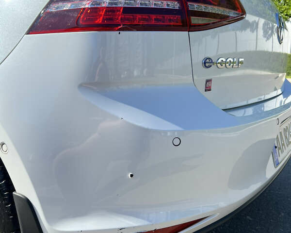 Белый Фольксваген Гольф, объемом двигателя 0 л и пробегом 161 тыс. км за 9700 $, фото 9 на Automoto.ua