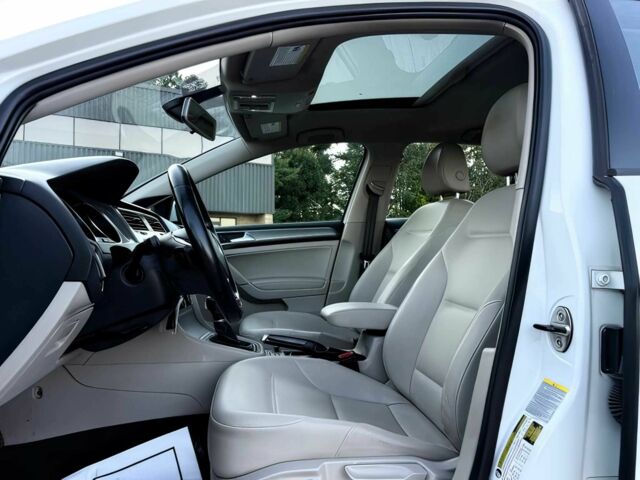 Белый Фольксваген Гольф, объемом двигателя 1.8 л и пробегом 73 тыс. км за 6000 $, фото 7 на Automoto.ua