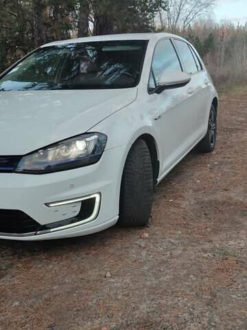 Білий Фольксваген Гольф, об'ємом двигуна 0 л та пробігом 133 тис. км за 8100 $, фото 1 на Automoto.ua