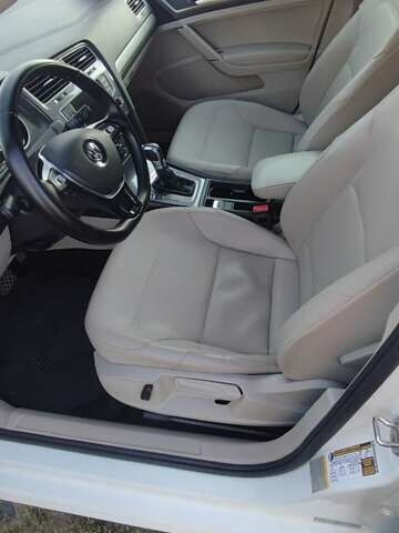 Білий Фольксваген Гольф, об'ємом двигуна 0 л та пробігом 133 тис. км за 8100 $, фото 9 на Automoto.ua