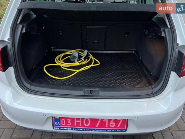 Белый Фольксваген Гольф, объемом двигателя 0 л и пробегом 107 тыс. км за 9999 $, фото 18 на Automoto.ua