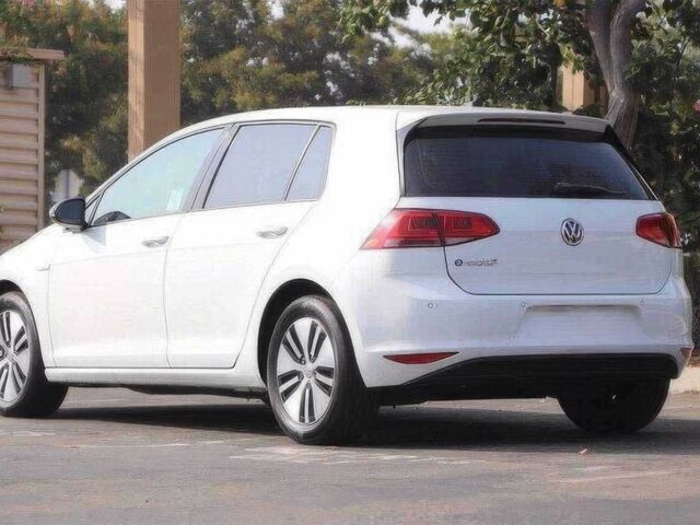 Белый Фольксваген Гольф, объемом двигателя 0 л и пробегом 70 тыс. км за 9200 $, фото 4 на Automoto.ua