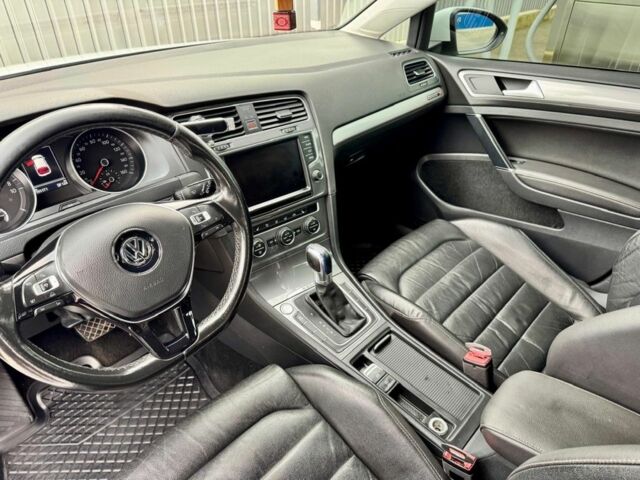 Белый Фольксваген Гольф, объемом двигателя 0 л и пробегом 195 тыс. км за 7700 $, фото 5 на Automoto.ua