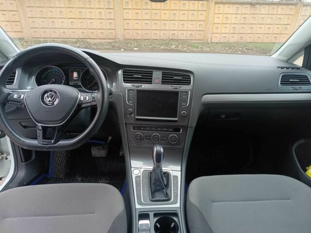 Білий Фольксваген Гольф, об'ємом двигуна 0 л та пробігом 118 тис. км за 9600 $, фото 10 на Automoto.ua