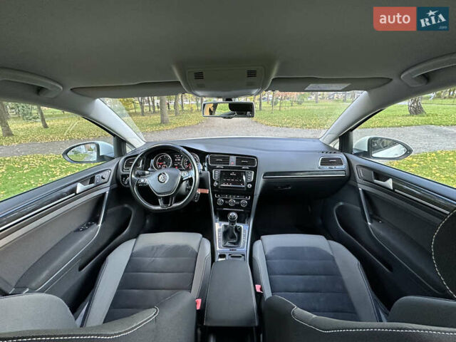 Фольксваген Гольф 2015 в Хмельницком на Automoto.ua Белый Фольксваген Гольф, объемом двигателя 1.6 л и пробегом 134 тыс. км за 12000 $, фото 25 на Automoto.ua