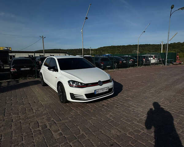 Белый Фольксваген Гольф, объемом двигателя 1.8 л и пробегом 177 тыс. км за 12000 $, фото 2 на Automoto.ua