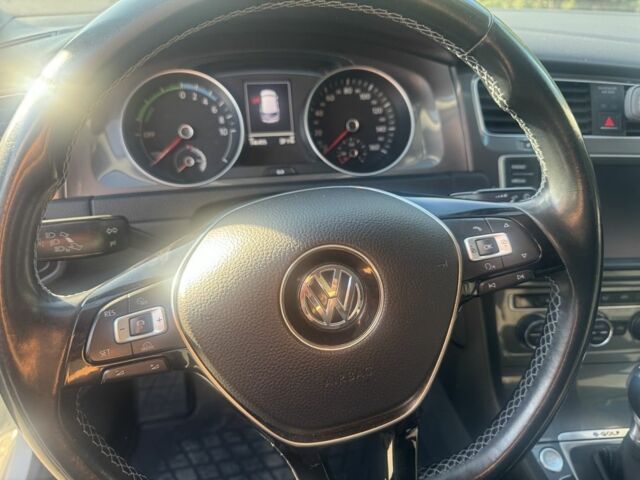 Белый Фольксваген Гольф, объемом двигателя 0 л и пробегом 146 тыс. км за 9100 $, фото 4 на Automoto.ua