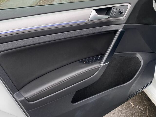 Белый Фольксваген Гольф, объемом двигателя 0 л и пробегом 118 тыс. км за 8600 $, фото 10 на Automoto.ua