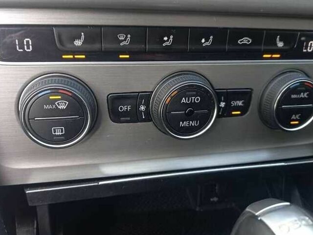 Білий Фольксваген Гольф, об'ємом двигуна 2 л та пробігом 247 тис. км за 7600 $, фото 5 на Automoto.ua